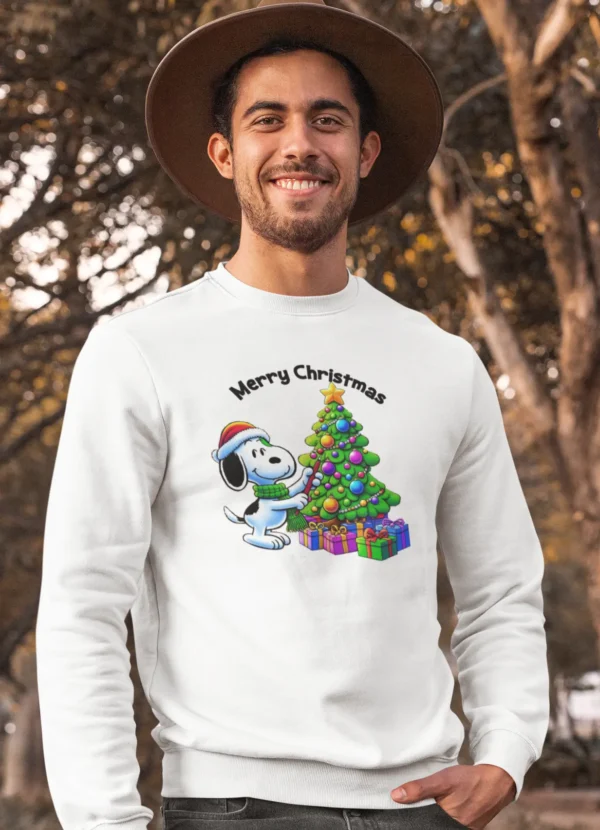 felpa di natale uomo snoopy indossata